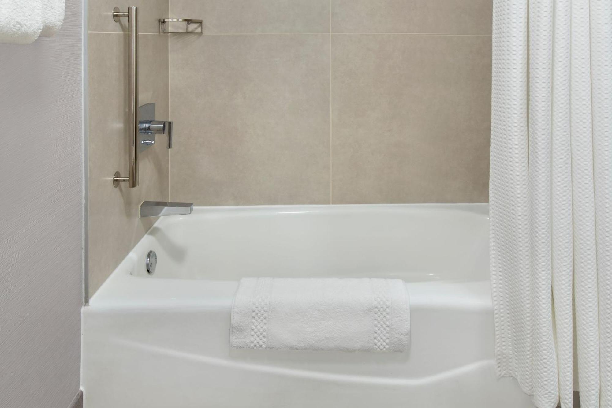 Courtyard By Marriott Tarrytown Westchester County Экстерьер фото