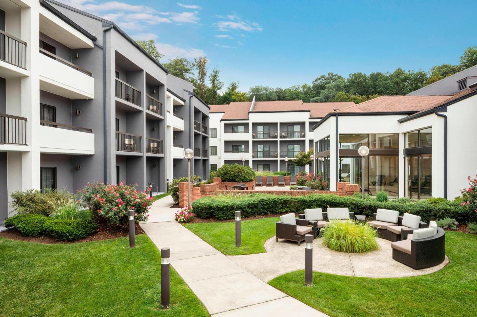 Courtyard By Marriott Tarrytown Westchester County Экстерьер фото