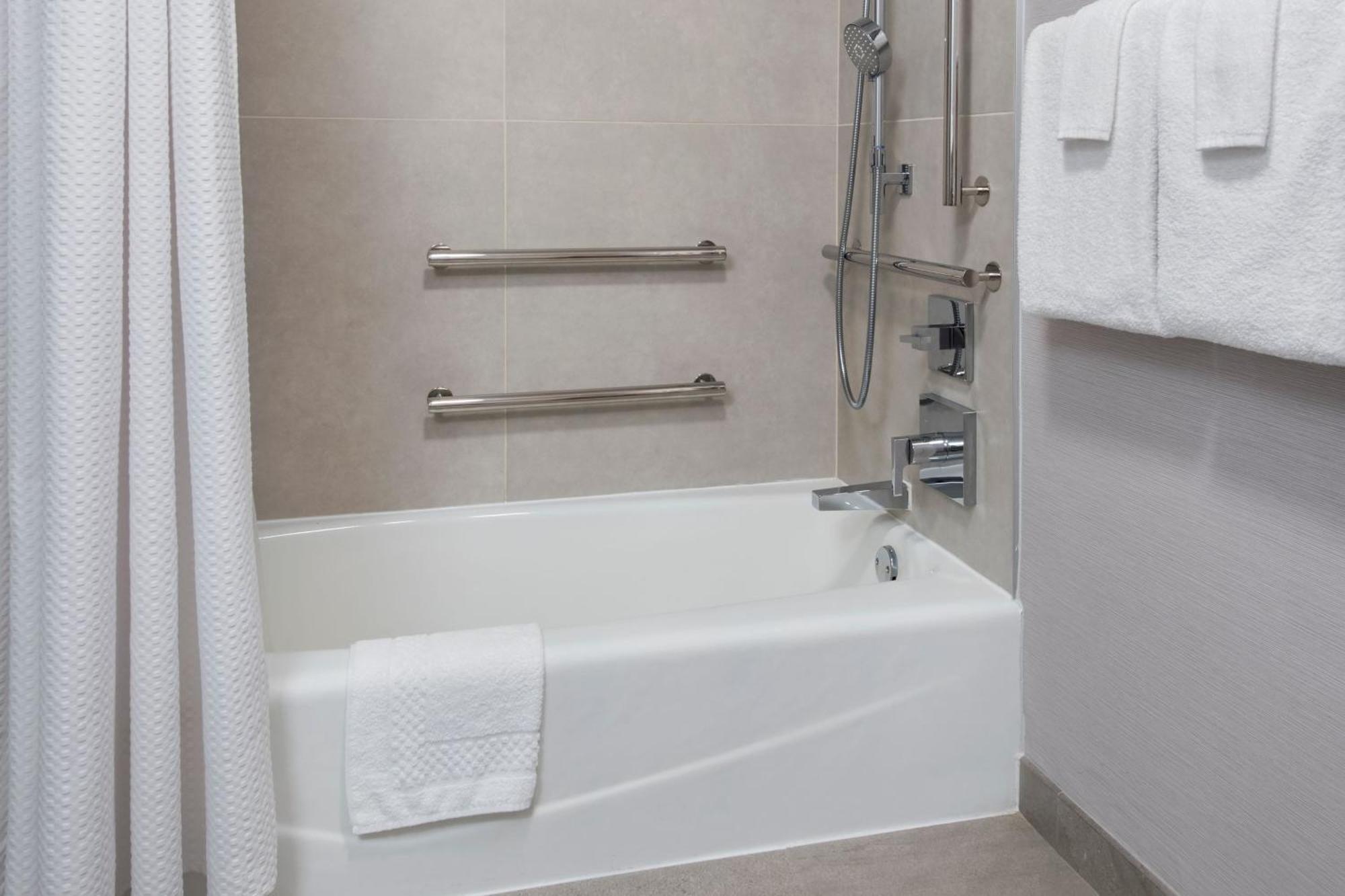 Courtyard By Marriott Tarrytown Westchester County Экстерьер фото
