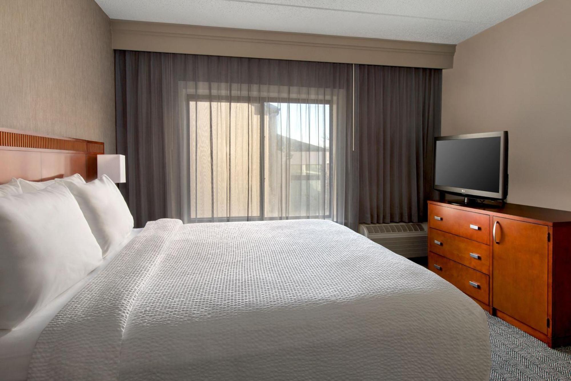 Courtyard By Marriott Tarrytown Westchester County Экстерьер фото